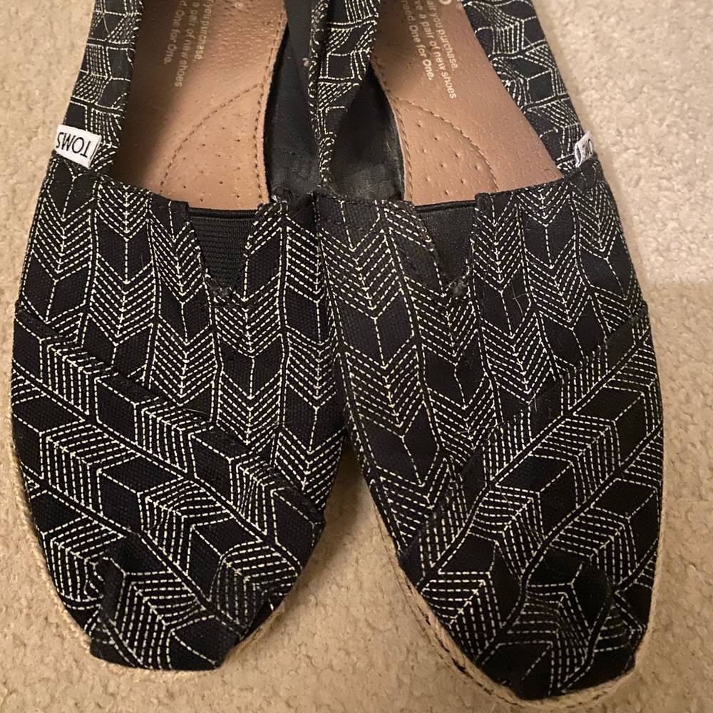 TOMS black size 7.5